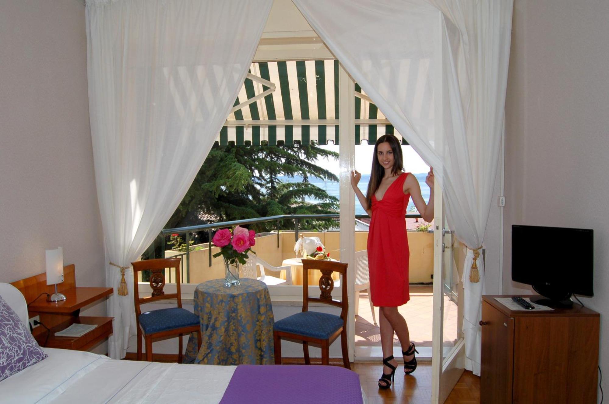 Hotel Broglia ซีร์มิโอเน ภายนอก รูปภาพ