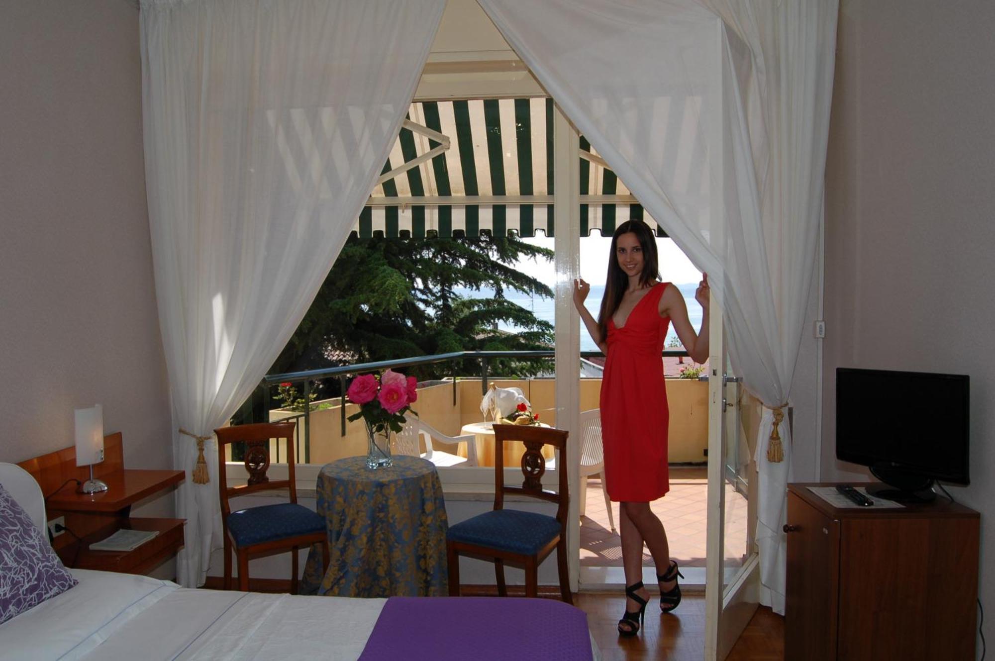Hotel Broglia ซีร์มิโอเน ภายนอก รูปภาพ