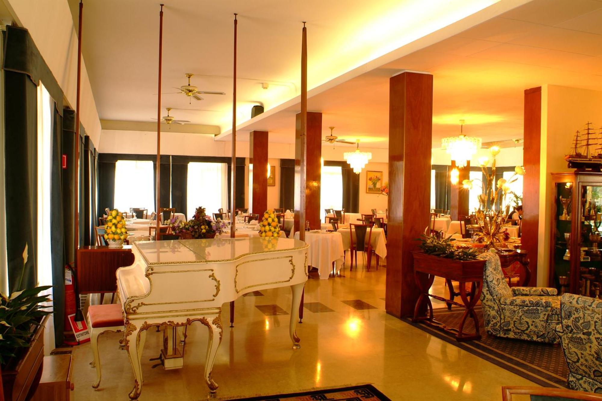 Hotel Broglia ซีร์มิโอเน ภายนอก รูปภาพ