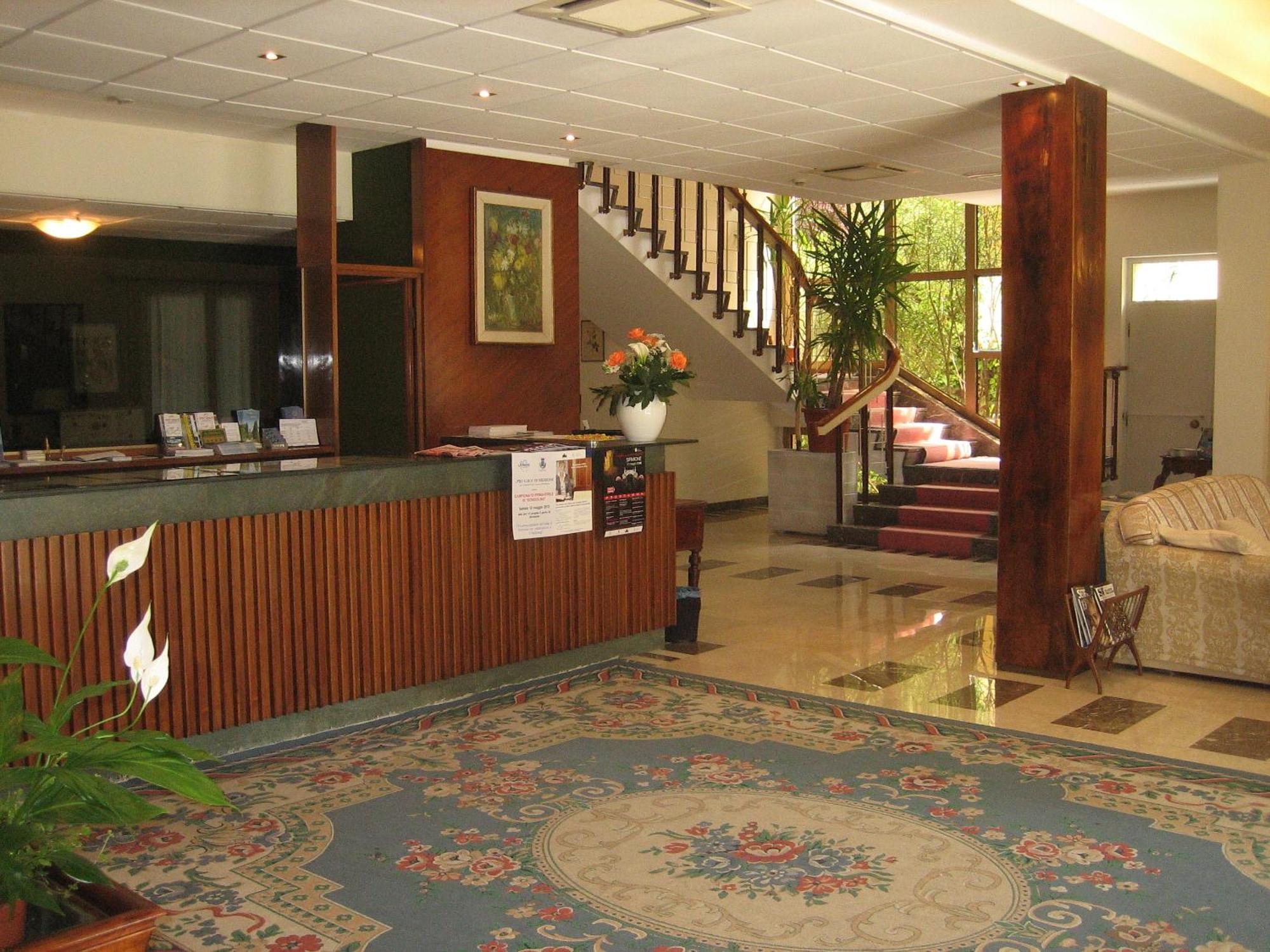 Hotel Broglia ซีร์มิโอเน ภายนอก รูปภาพ