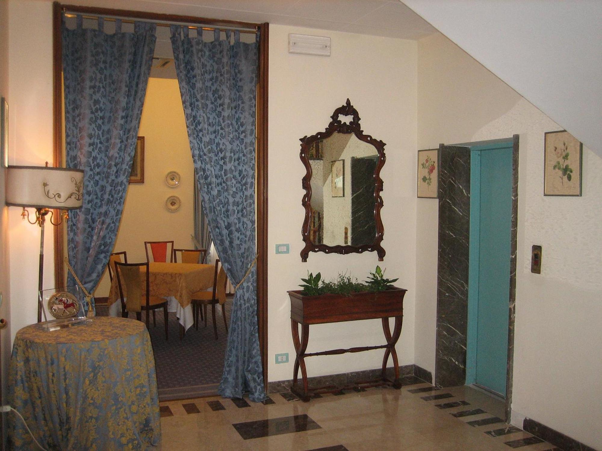 Hotel Broglia ซีร์มิโอเน ภายนอก รูปภาพ