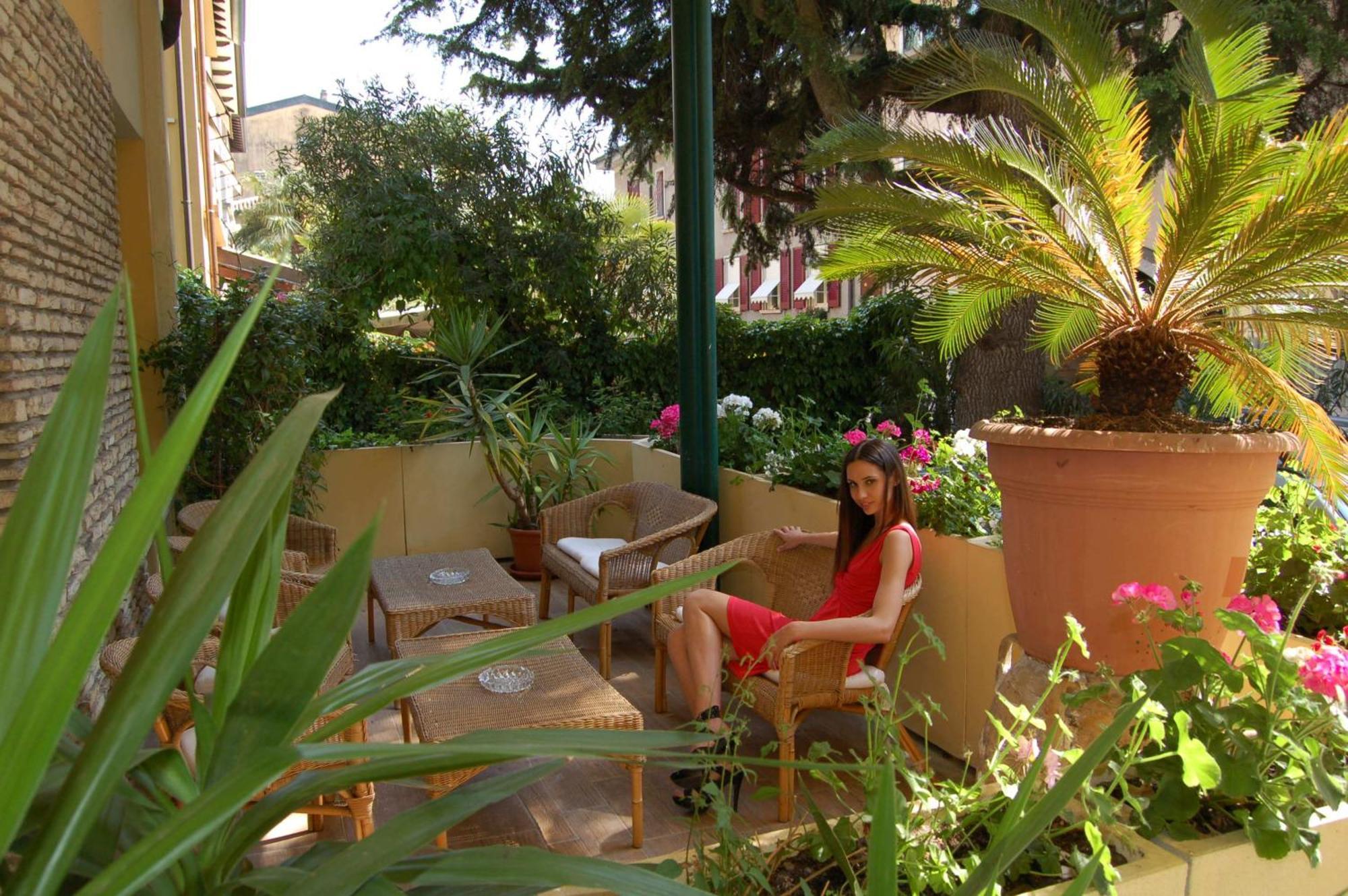 Hotel Broglia ซีร์มิโอเน ภายนอก รูปภาพ