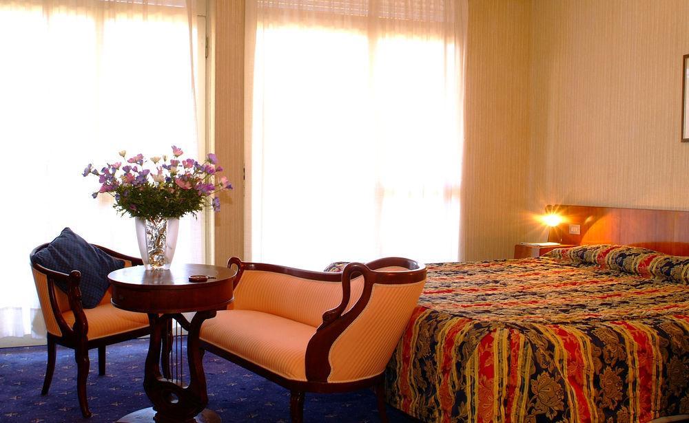 Hotel Broglia ซีร์มิโอเน ภายนอก รูปภาพ