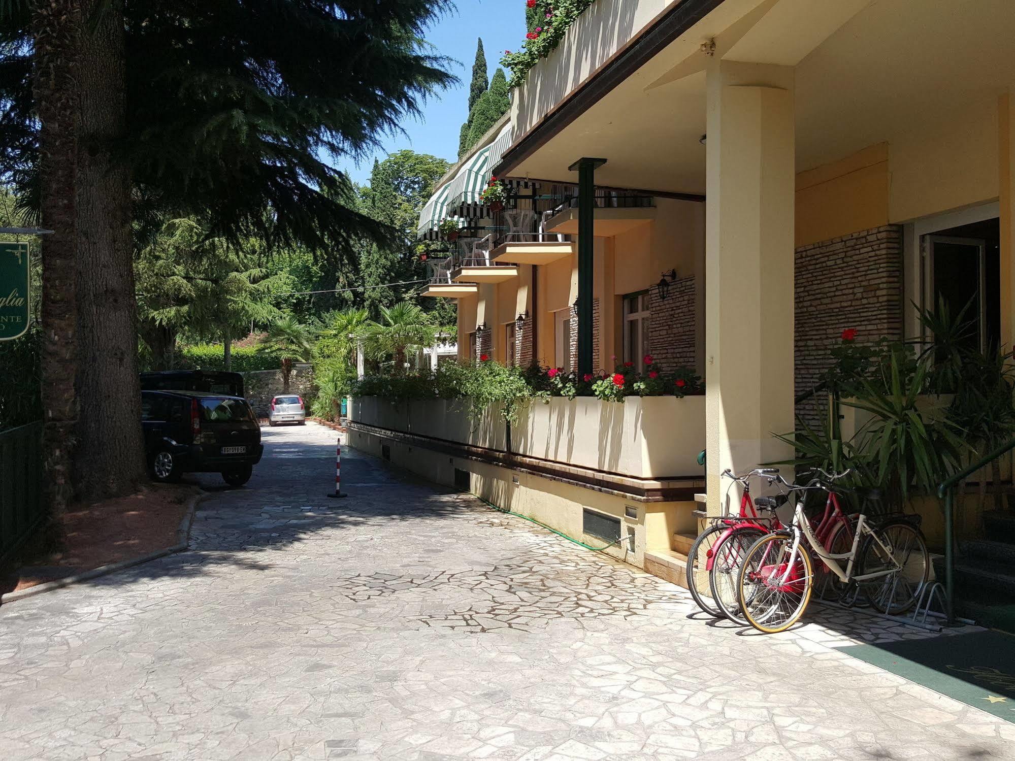 Hotel Broglia ซีร์มิโอเน ภายนอก รูปภาพ