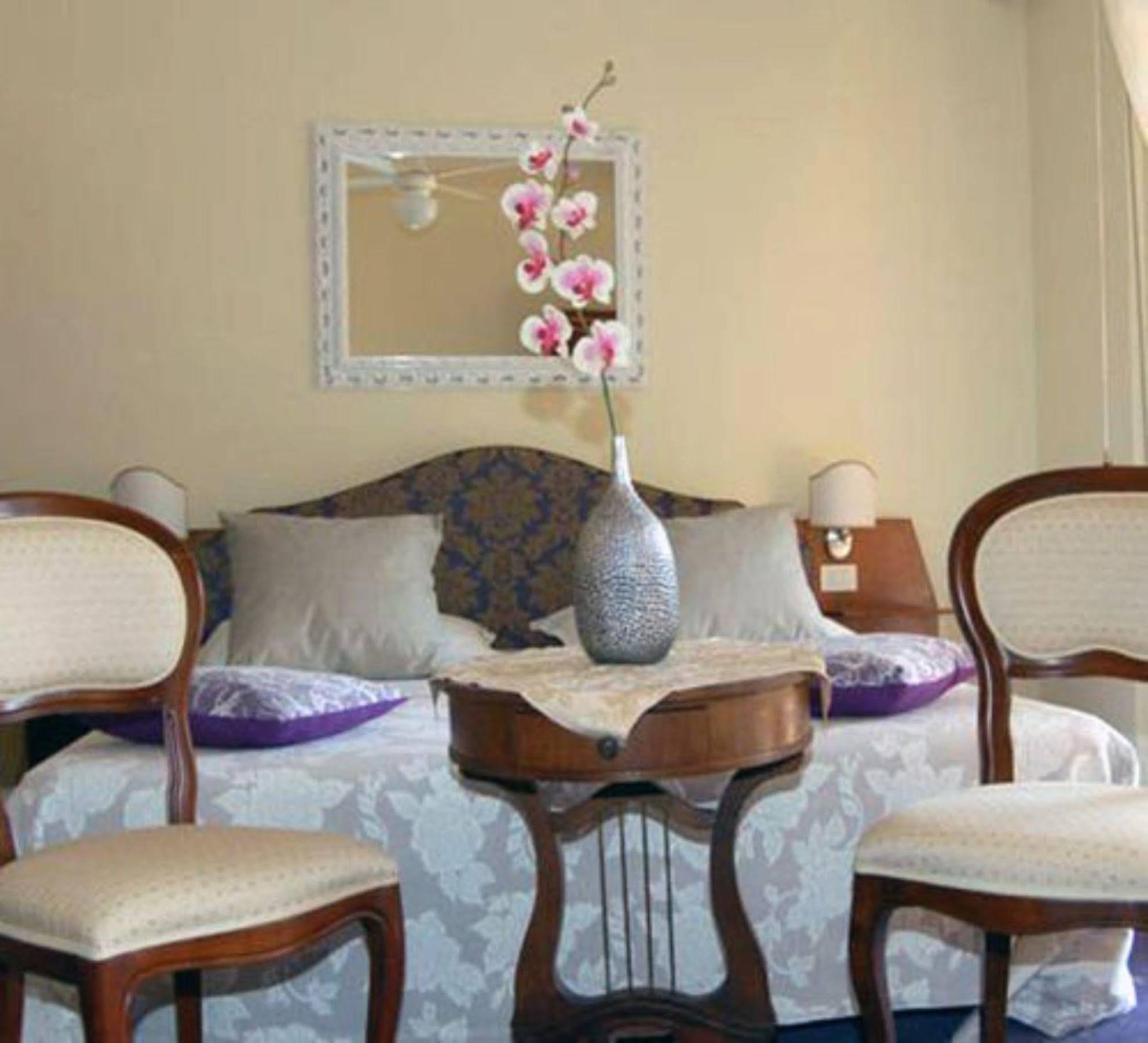 Hotel Broglia ซีร์มิโอเน ภายนอก รูปภาพ