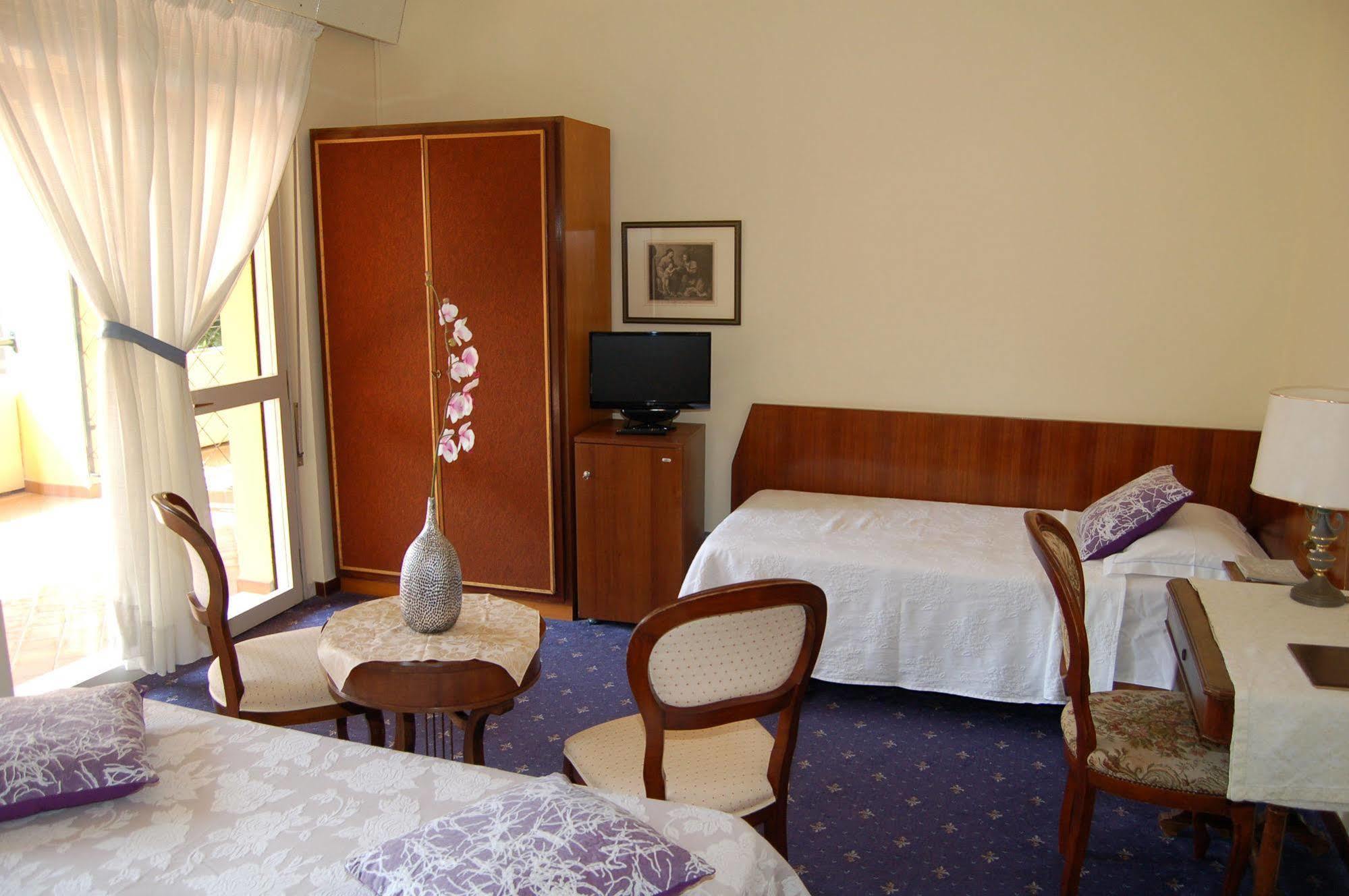 Hotel Broglia ซีร์มิโอเน ภายนอก รูปภาพ