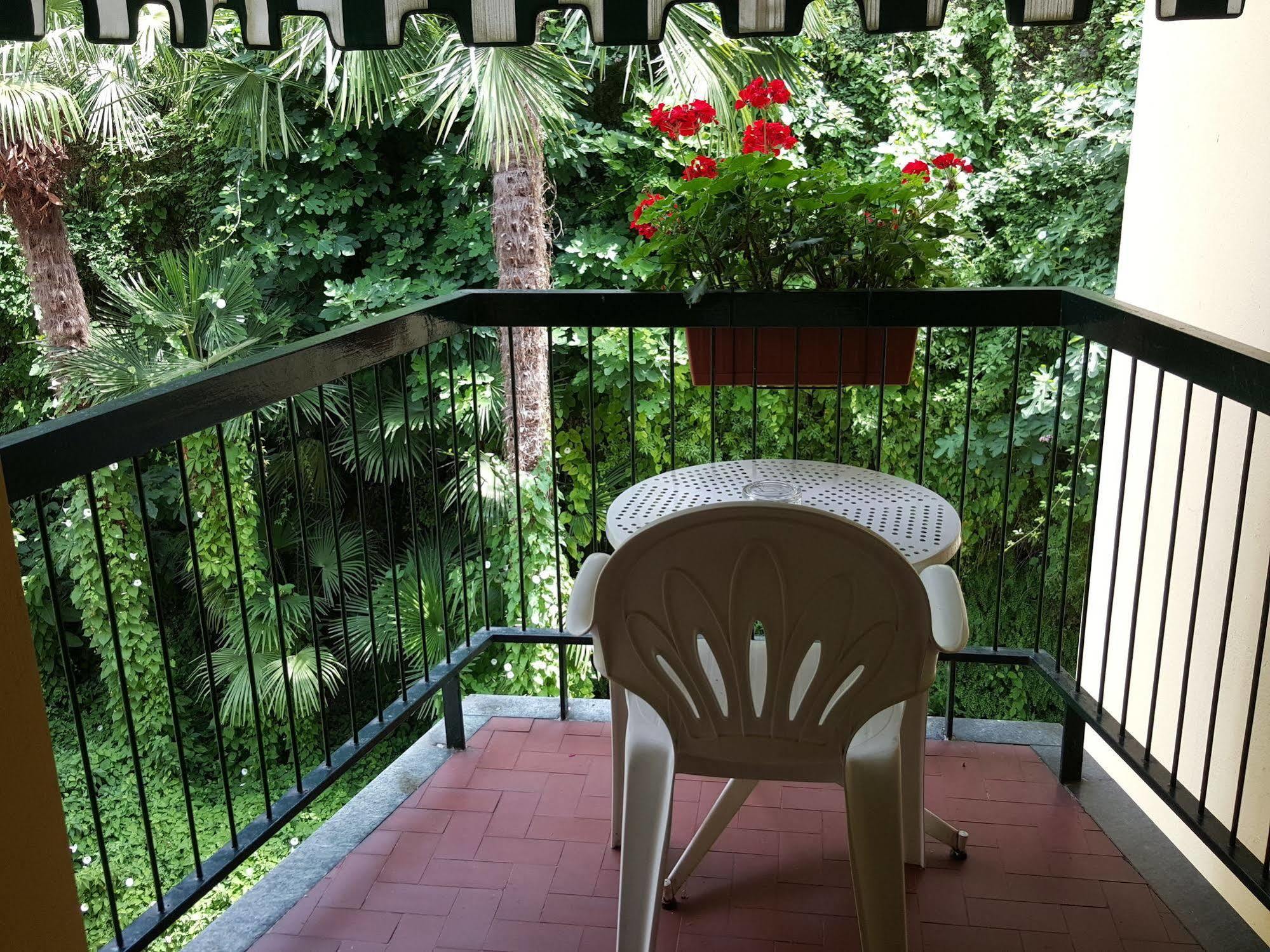 Hotel Broglia ซีร์มิโอเน ภายนอก รูปภาพ